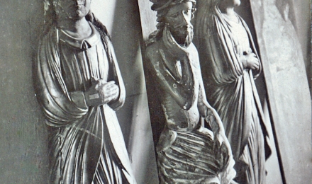 Резные скульптуры в Чухломском музее