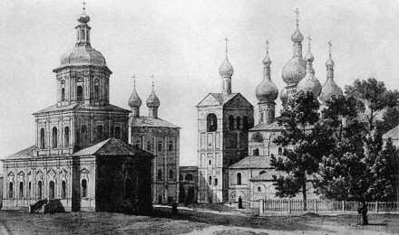 1-Внутренний-двор-Богоявленского-монастыря